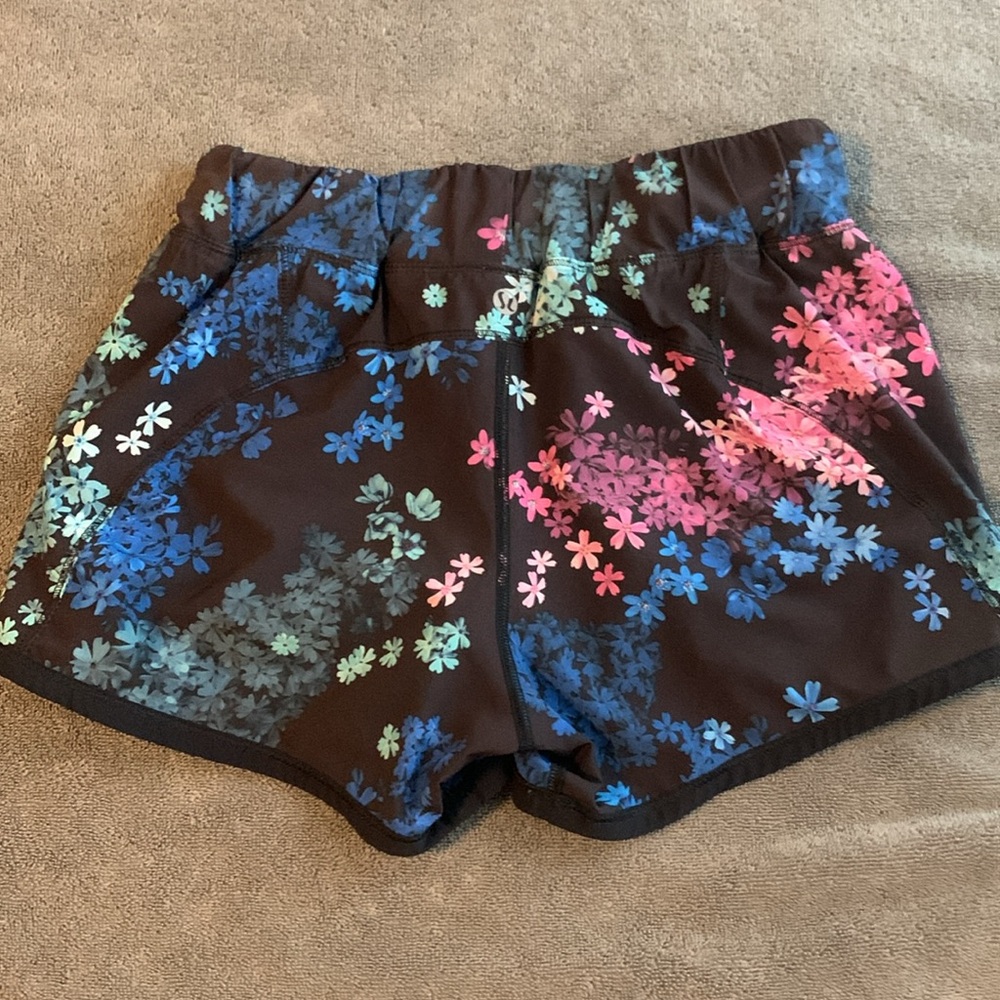 LuluLemon Black Floral Shorts w/ boyshorts
Good Condition, Size 4 - Picture 1 of 5